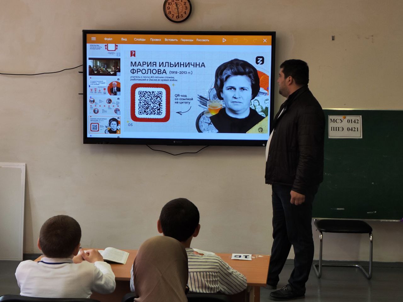 Зам директора Магомед Муслимов провел занятие на тему: «Вклад детей и школьников в победу над фашисткой Германией»..