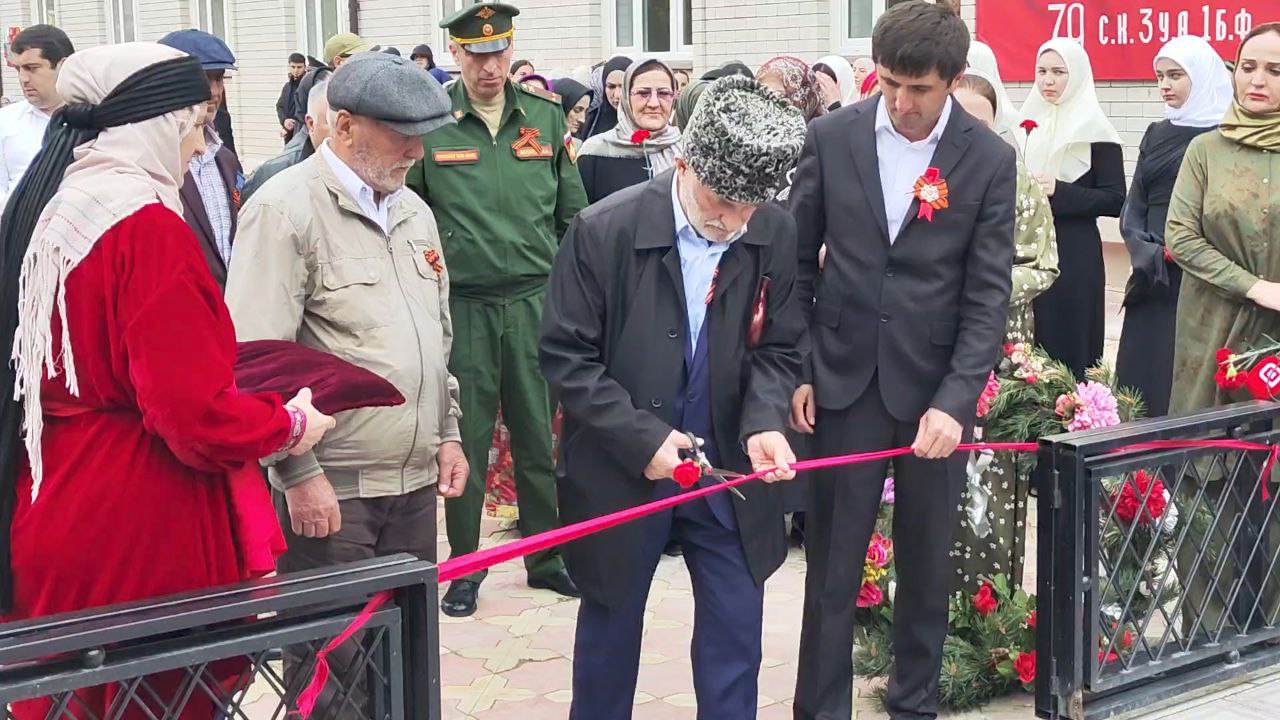 Открытие нового памятника Герою Советского Союза Ахмеду Абдулмеджидову. .